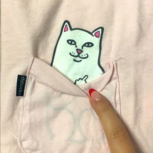 Light pink cat with a finger T-shirt